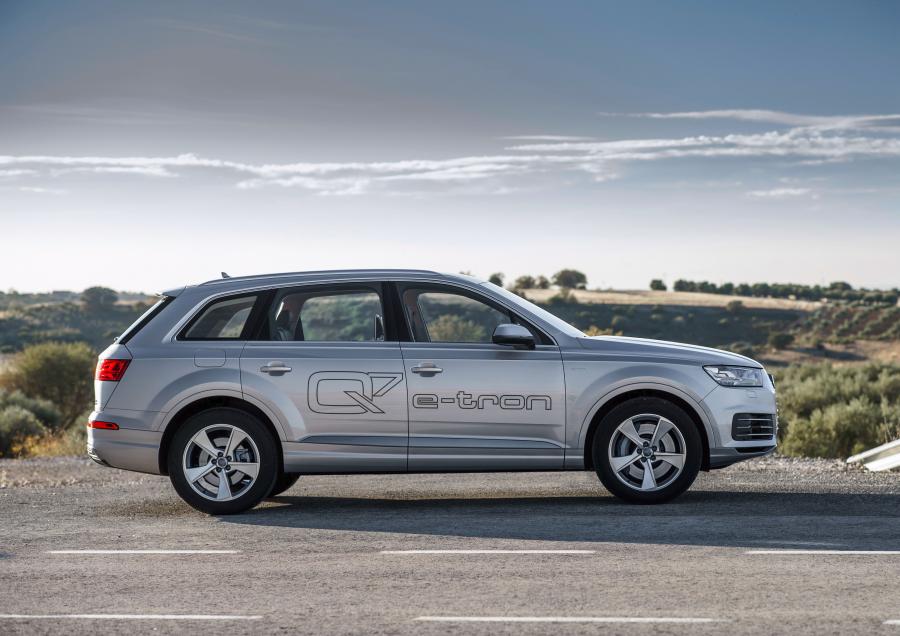  Audi Q7 e-tron TDI Quattro (4M) 2016 года  (WW) (фото 3 из 33)